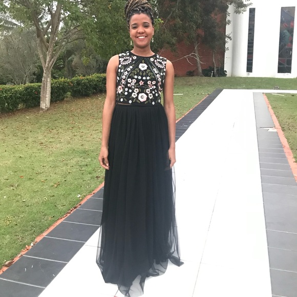 Adrianna Papell Tulle Gown Set with Sequin Floral Embroidered Crop Top, size 2 - Picture 1 of 3